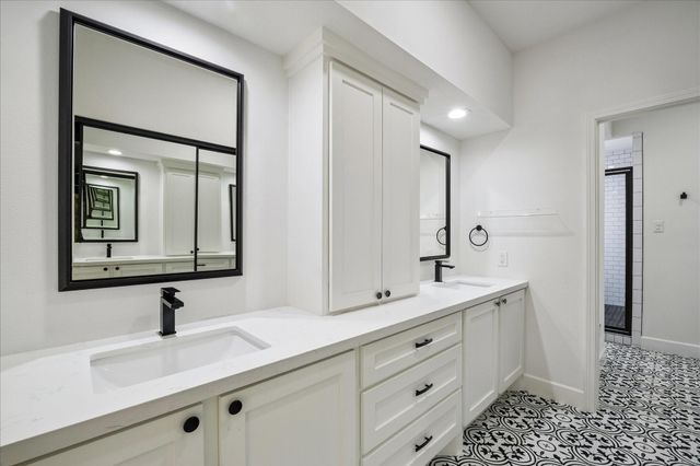 823 Millpond Drive, Sugar Land, TX 77498