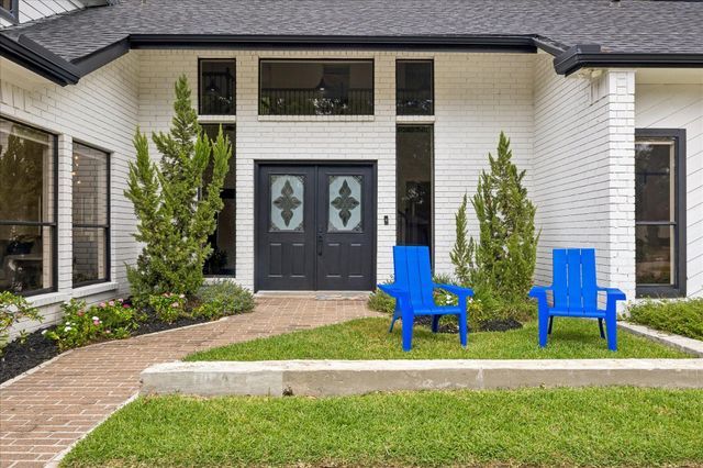 823 Millpond Drive, Sugar Land, TX 77498