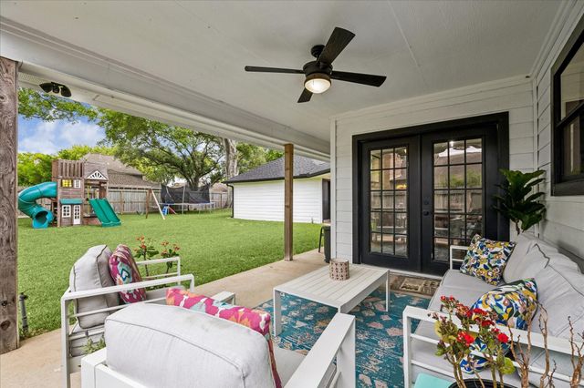 823 Millpond Drive, Sugar Land, TX 77498