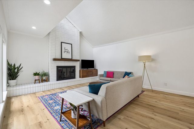 823 Millpond Drive, Sugar Land, TX 77498