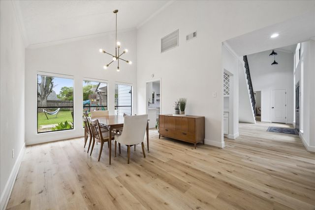 823 Millpond Drive, Sugar Land, TX 77498