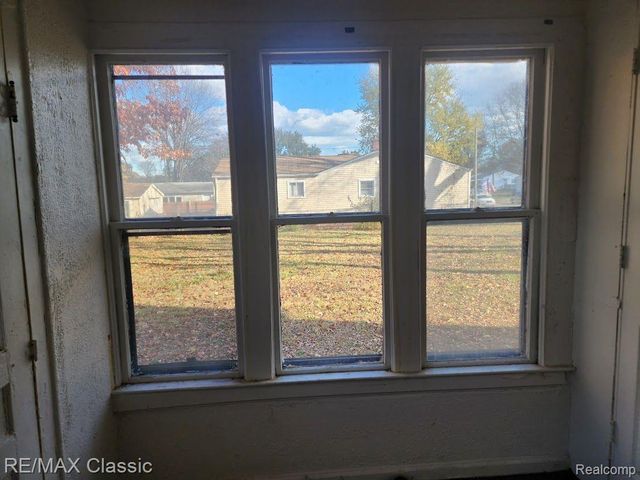 11227 JACKSON Avenue, Warren, MI 48089