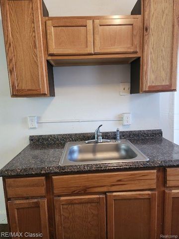 11227 JACKSON Avenue, Warren, MI 48089