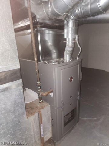 11227 JACKSON Avenue, Warren, MI 48089