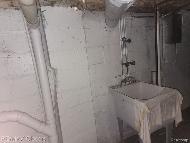 11227 JACKSON Avenue, Warren, MI 48089