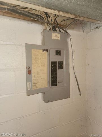 11227 JACKSON Avenue, Warren, MI 48089