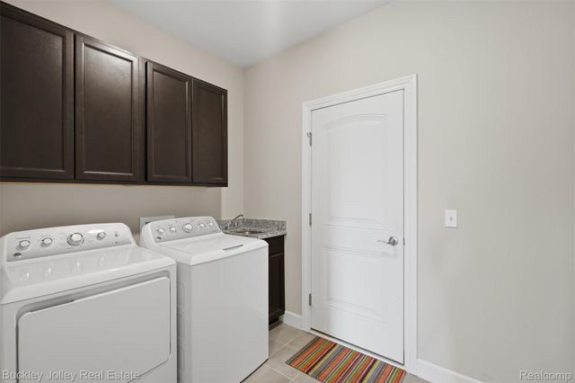 24355 Pinnacle Circle, Lyon Charter Township, MI 48178