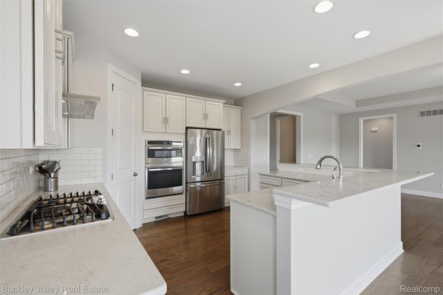 24355 Pinnacle Circle, Lyon Charter Township, MI 48178