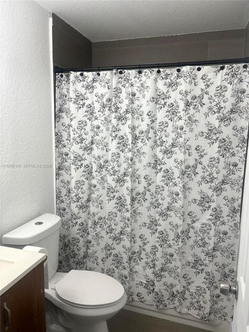 2220 NE 3rd Ave, Pompano Beach, FL 33060