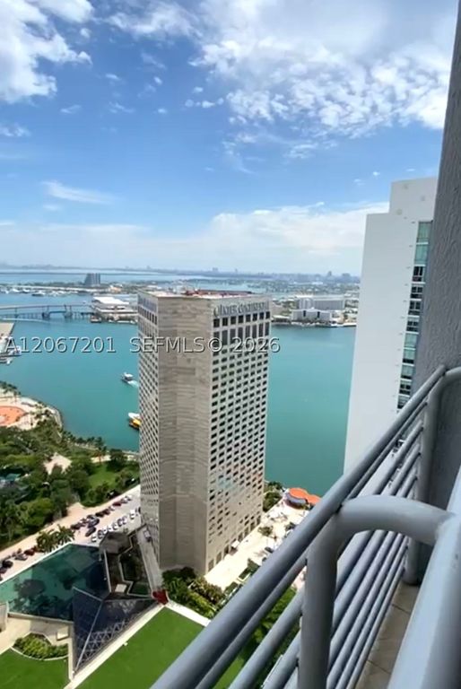 325 S Biscayne Blvd 4214, Miami, FL 33131