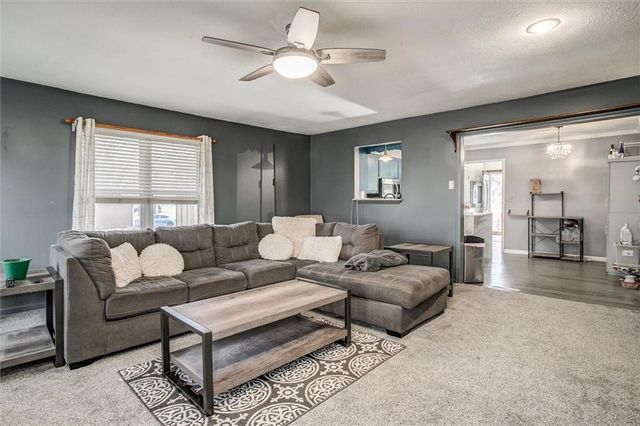 418 NW 78th Terrace, Kansas City, MO 64118