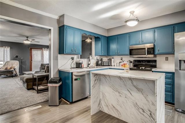 418 NW 78th Terrace, Kansas City, MO 64118