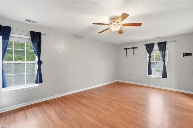 724 Hawkhurst DR, Chesapeake, VA 23322