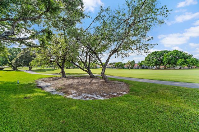299 Old Meadow Way, Palm Beach Gardens, FL 33418