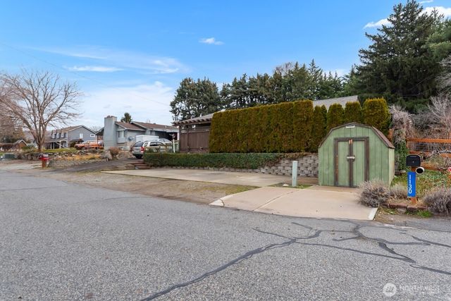 1134 Barton Square, East Wenatchee, WA 98802