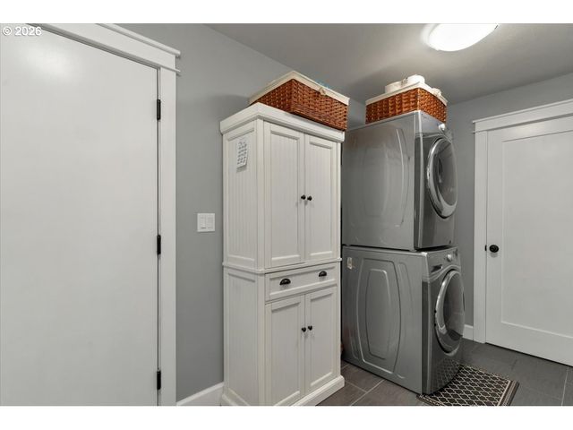 230 Se HOWELL PRAIRIE Rd, Salem, OR 97317