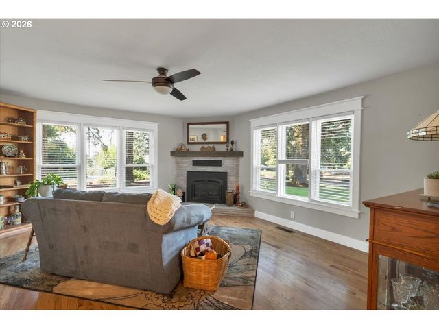 230 Se HOWELL PRAIRIE Rd, Salem, OR 97317