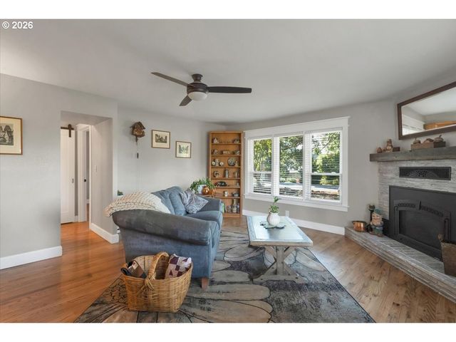 230 Se HOWELL PRAIRIE Rd, Salem, OR 97317