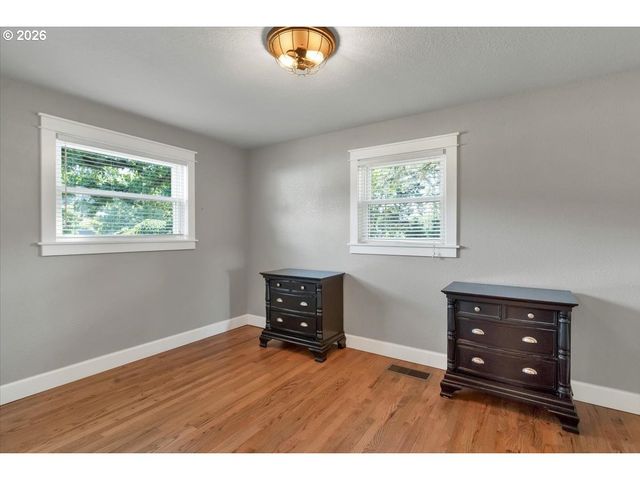 230 Se HOWELL PRAIRIE Rd, Salem, OR 97317