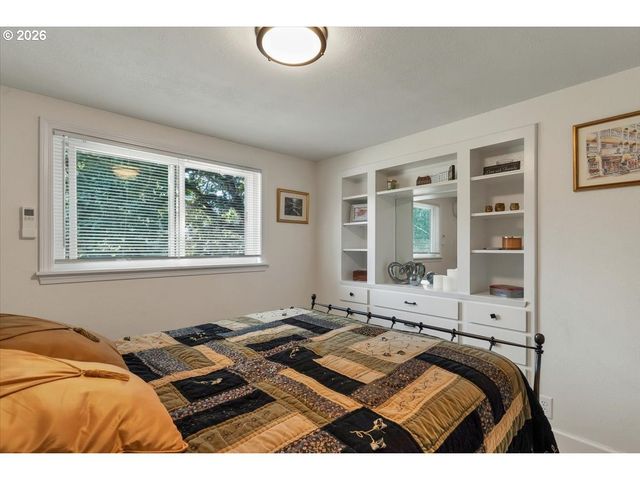 230 Se HOWELL PRAIRIE Rd, Salem, OR 97317