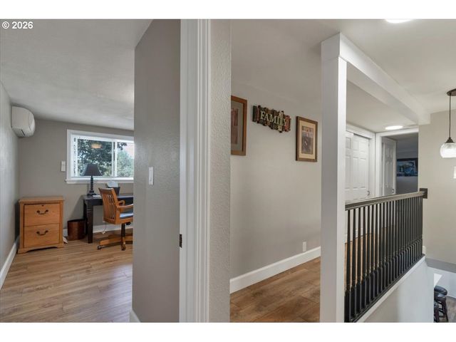 230 Se HOWELL PRAIRIE Rd, Salem, OR 97317
