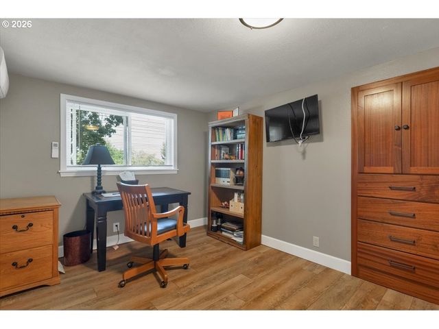 230 Se HOWELL PRAIRIE Rd, Salem, OR 97317