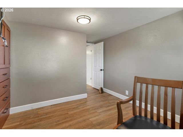 230 Se HOWELL PRAIRIE Rd, Salem, OR 97317