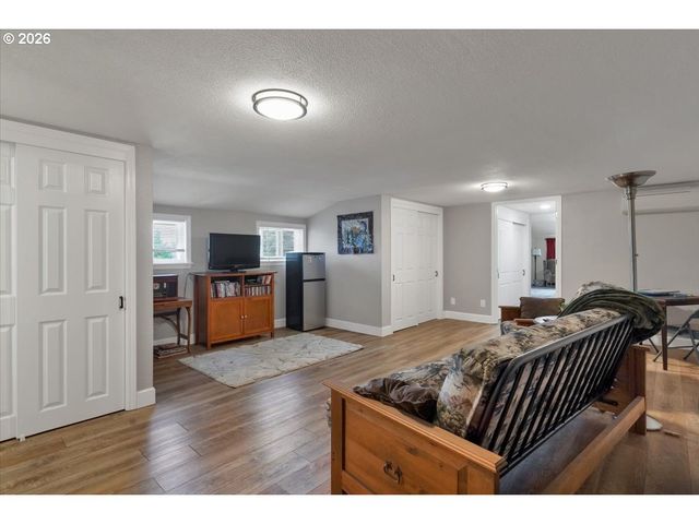 230 Se HOWELL PRAIRIE Rd, Salem, OR 97317