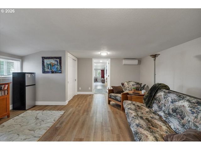 230 Se HOWELL PRAIRIE Rd, Salem, OR 97317