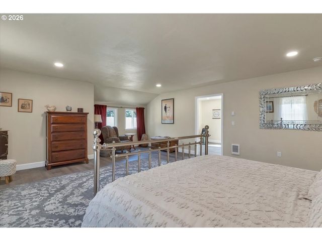 230 Se HOWELL PRAIRIE Rd, Salem, OR 97317