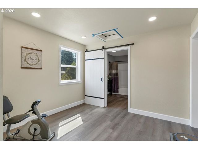 230 Se HOWELL PRAIRIE Rd, Salem, OR 97317