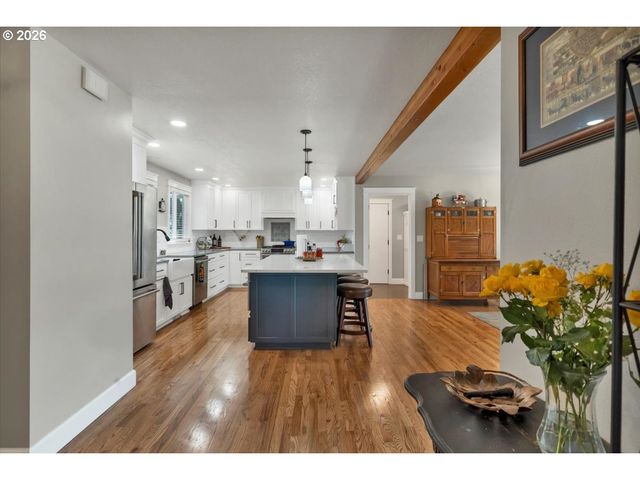 230 Se HOWELL PRAIRIE Rd, Salem, OR 97317