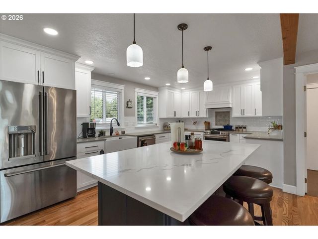 230 Se HOWELL PRAIRIE Rd, Salem, OR 97317