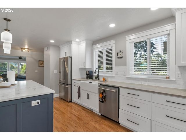230 Se HOWELL PRAIRIE Rd, Salem, OR 97317