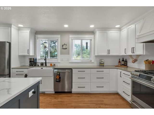 230 Se HOWELL PRAIRIE Rd, Salem, OR 97317