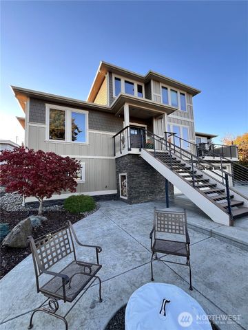 7940 Beach Drive E, Port Orchard, WA 98366