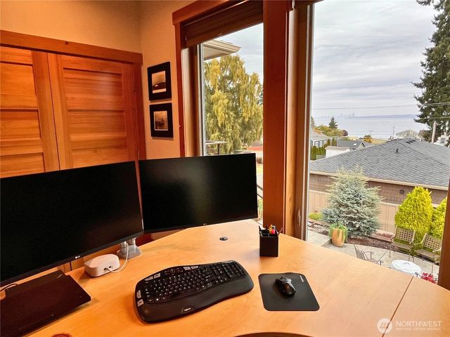 7940 Beach Drive E, Port Orchard, WA 98366