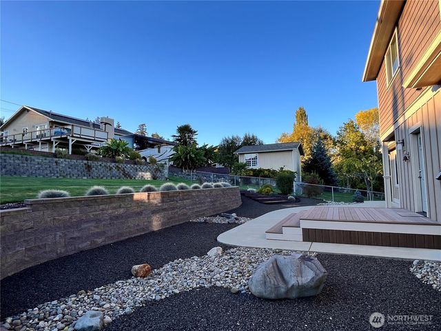 7940 Beach Drive E, Port Orchard, WA 98366