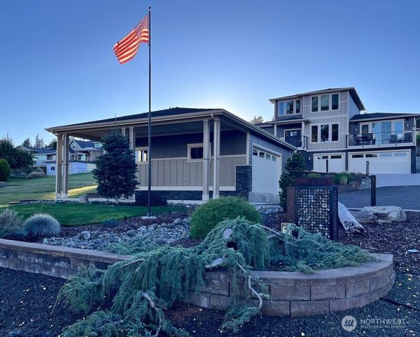 7940 Beach Drive E, Port Orchard, WA 98366