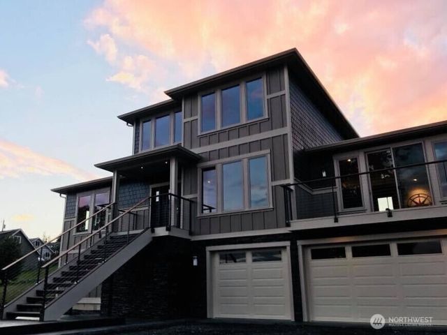 7940 Beach Drive E, Port Orchard, WA 98366