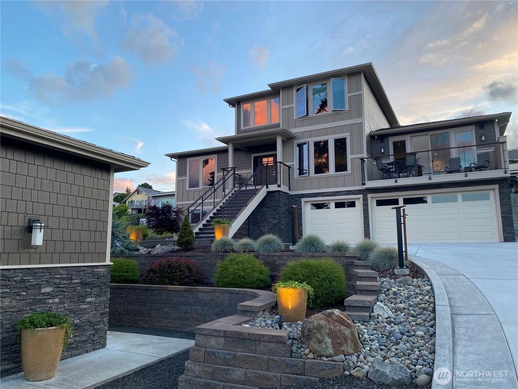 7940 Beach Drive E, Port Orchard, WA 98366