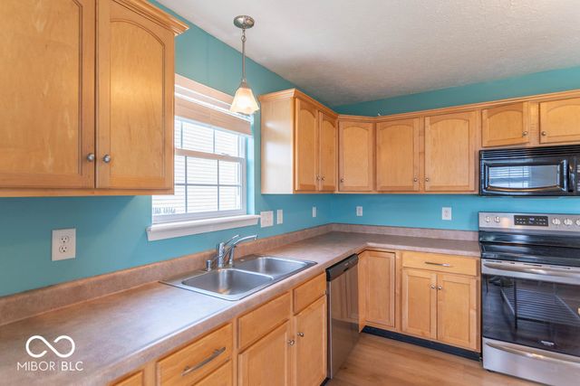 711 Bluff Creek Drive, Fortville, IN 46040