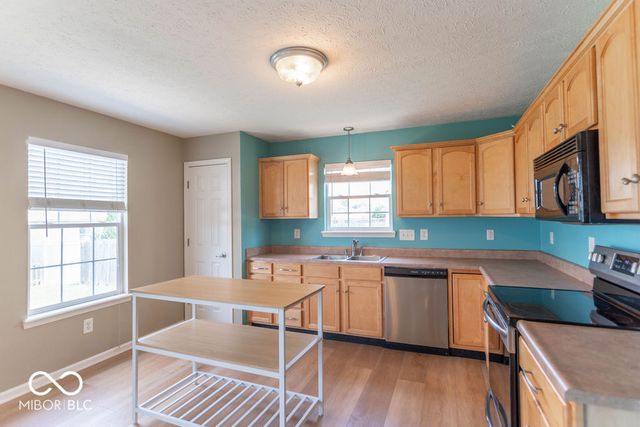 711 Bluff Creek Drive, Fortville, IN 46040
