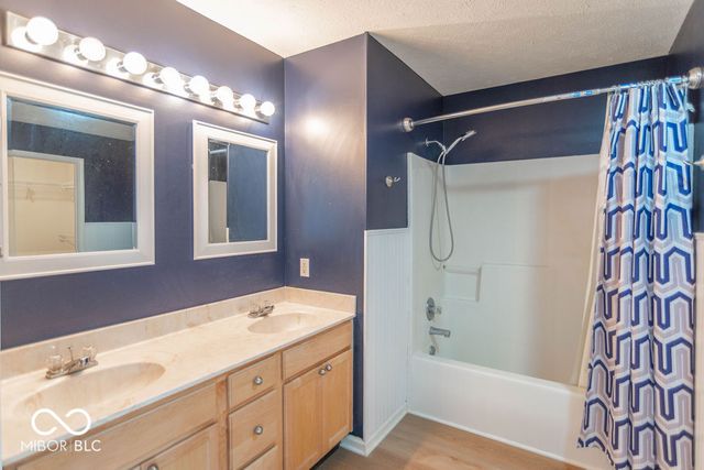 711 Bluff Creek Drive, Fortville, IN 46040
