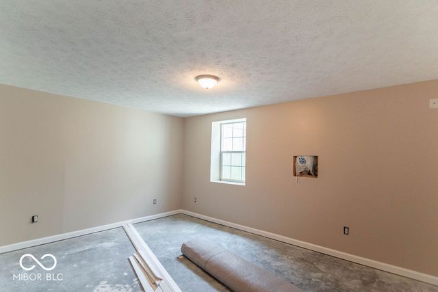 711 Bluff Creek Drive, Fortville, IN 46040