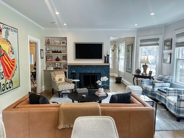 15 Waban 15, Wellesley, MA 02482