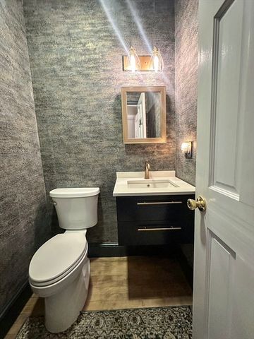 15 Waban 15, Wellesley, MA 02482