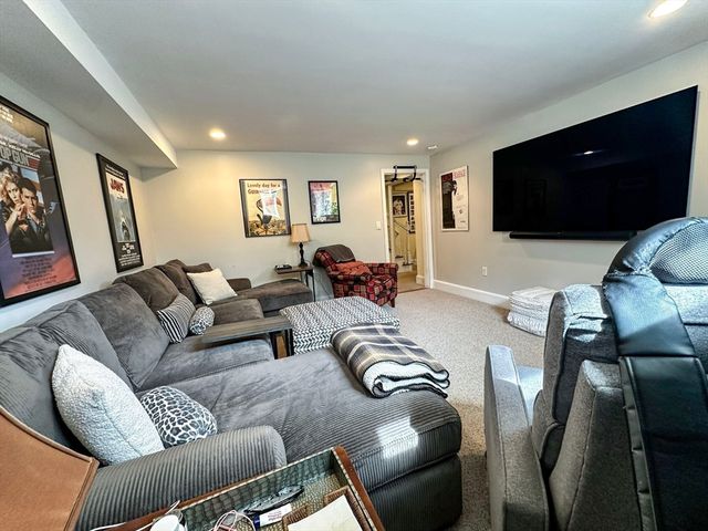 15 Waban 15, Wellesley, MA 02482