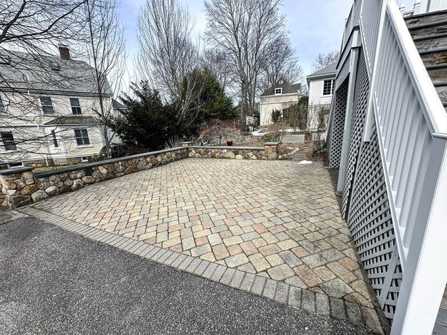 15 Waban 15, Wellesley, MA 02482