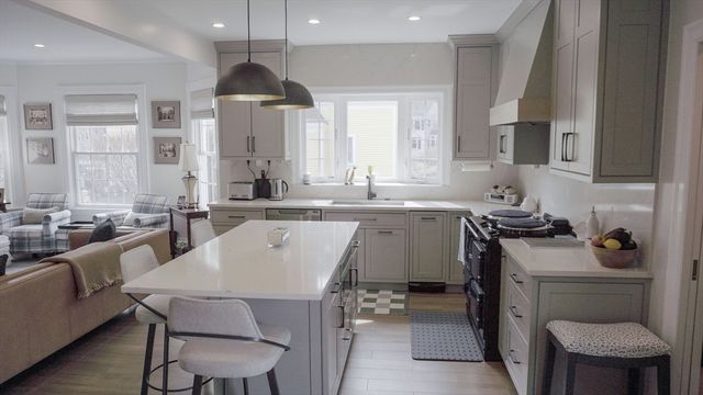 15 Waban 15, Wellesley, MA 02482